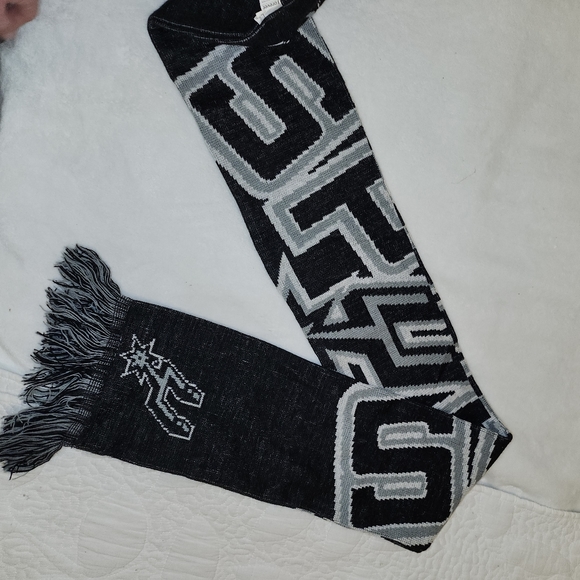 San Antonio Spurs Scarf - Picture 1 of 3